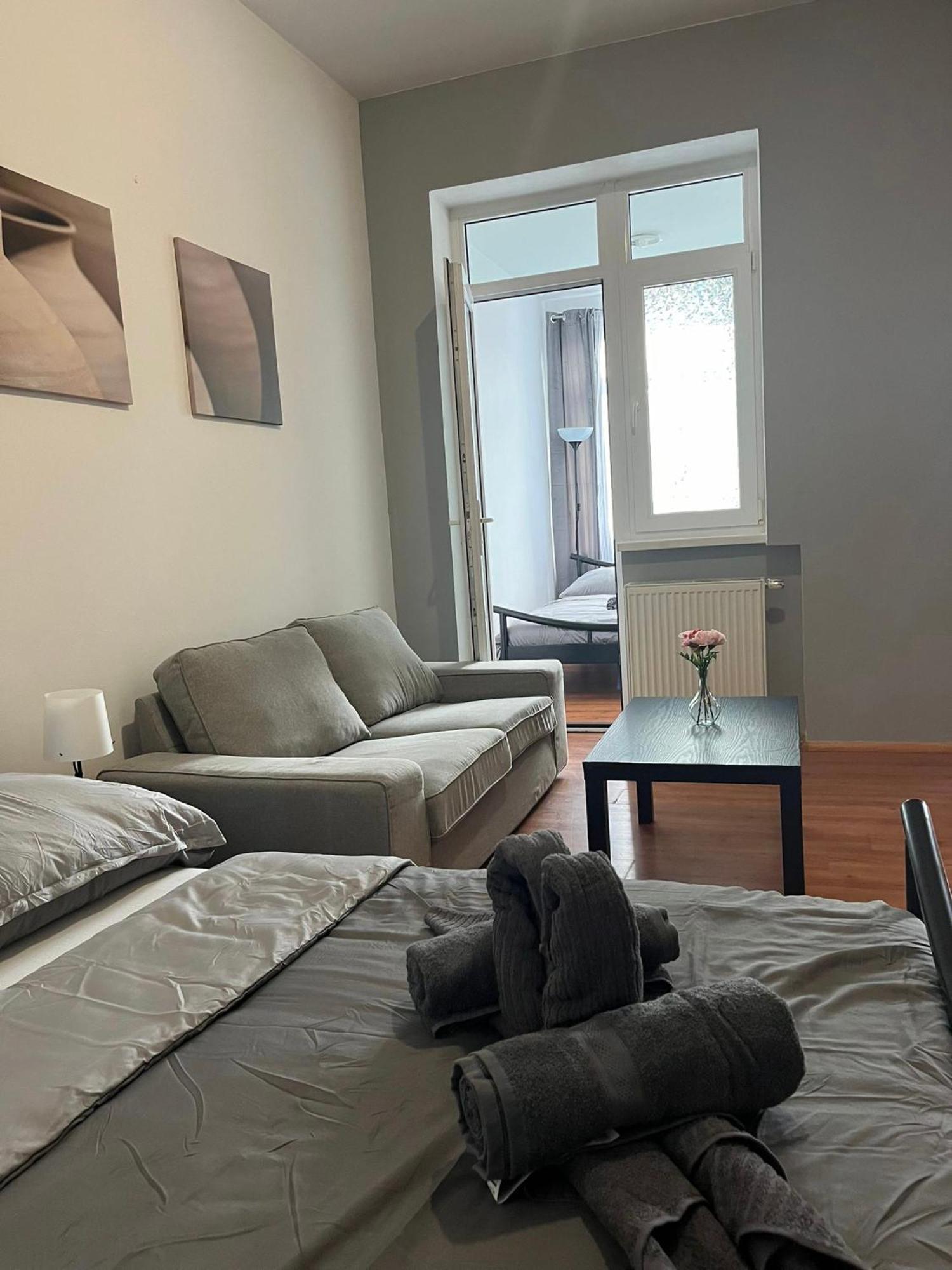 1St Plaza Apartment Bratislava Exteriör bild